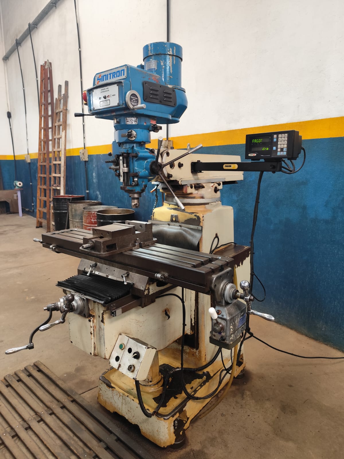 Fresadora Ferramenteira Sinitron SX3 — foto 4