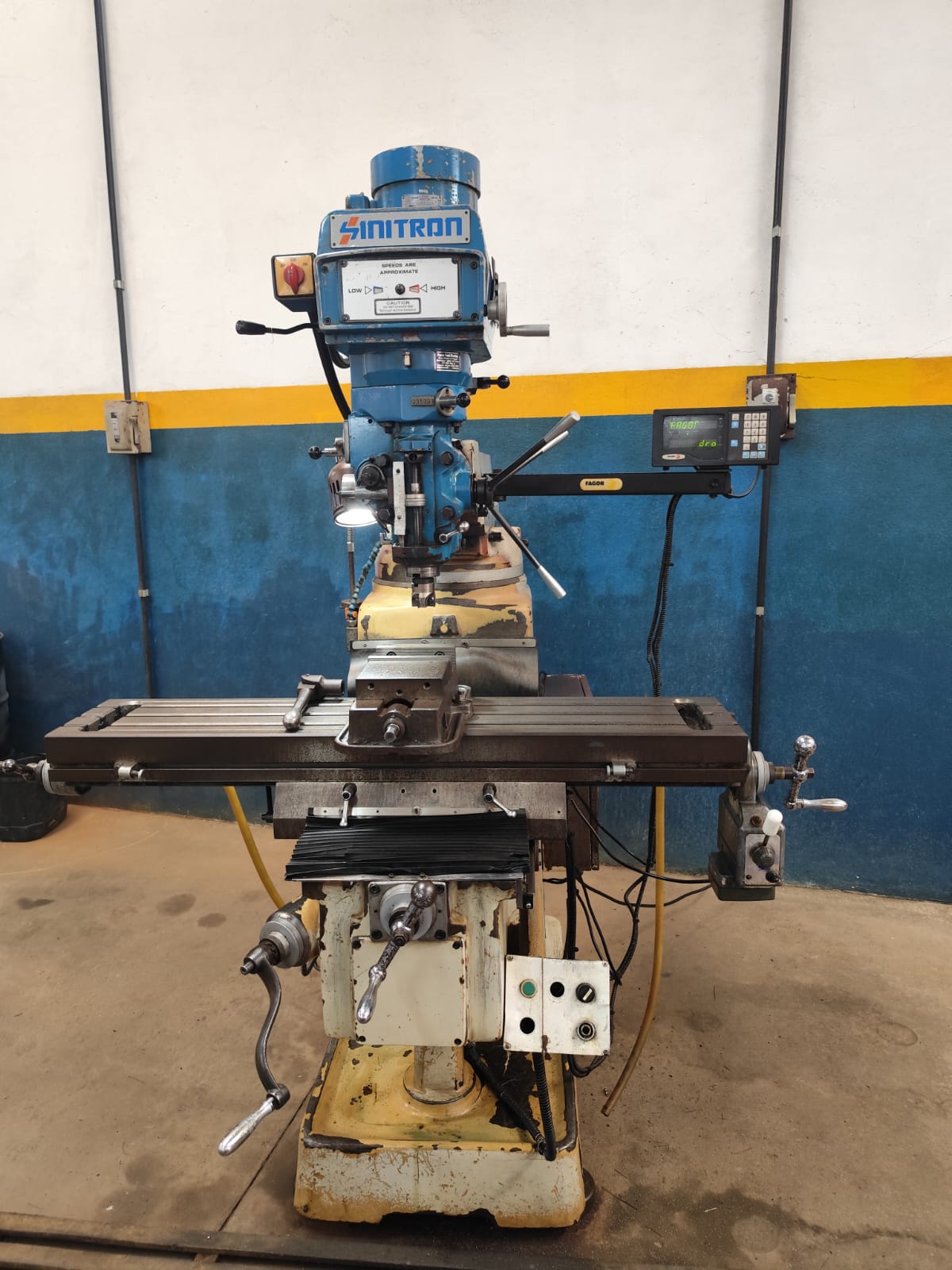 Fresadora Ferramenteira Sinitron SX3 — foto 3