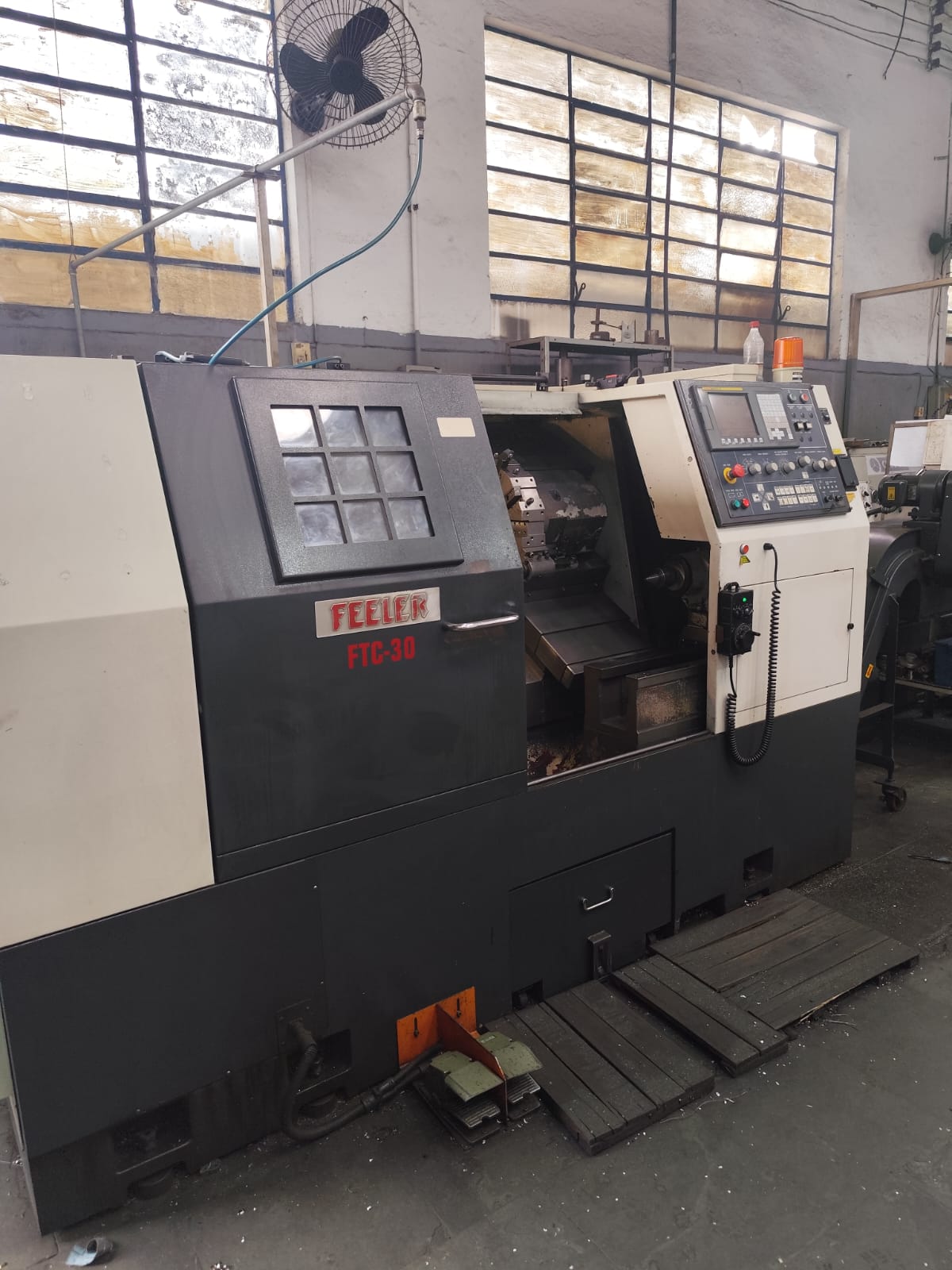 Torno CNC Feeler FTC30 — foto 5