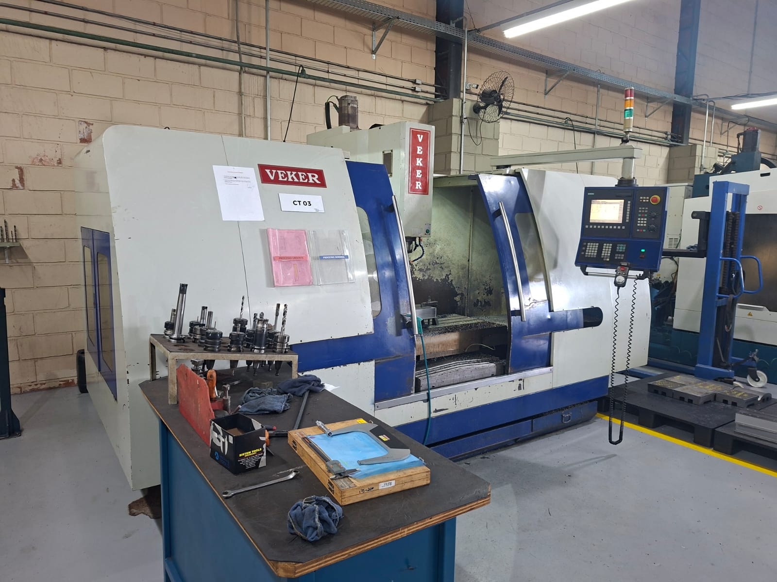 Fresadora CNC – VEKER 4700 D — foto 4