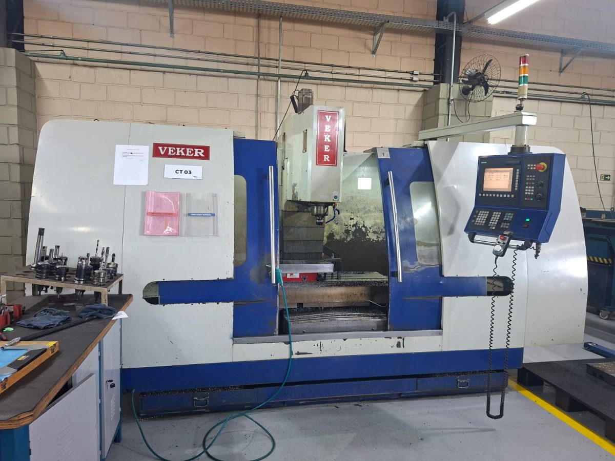 Fresadora CNC – VEKER 4700 D — foto 1