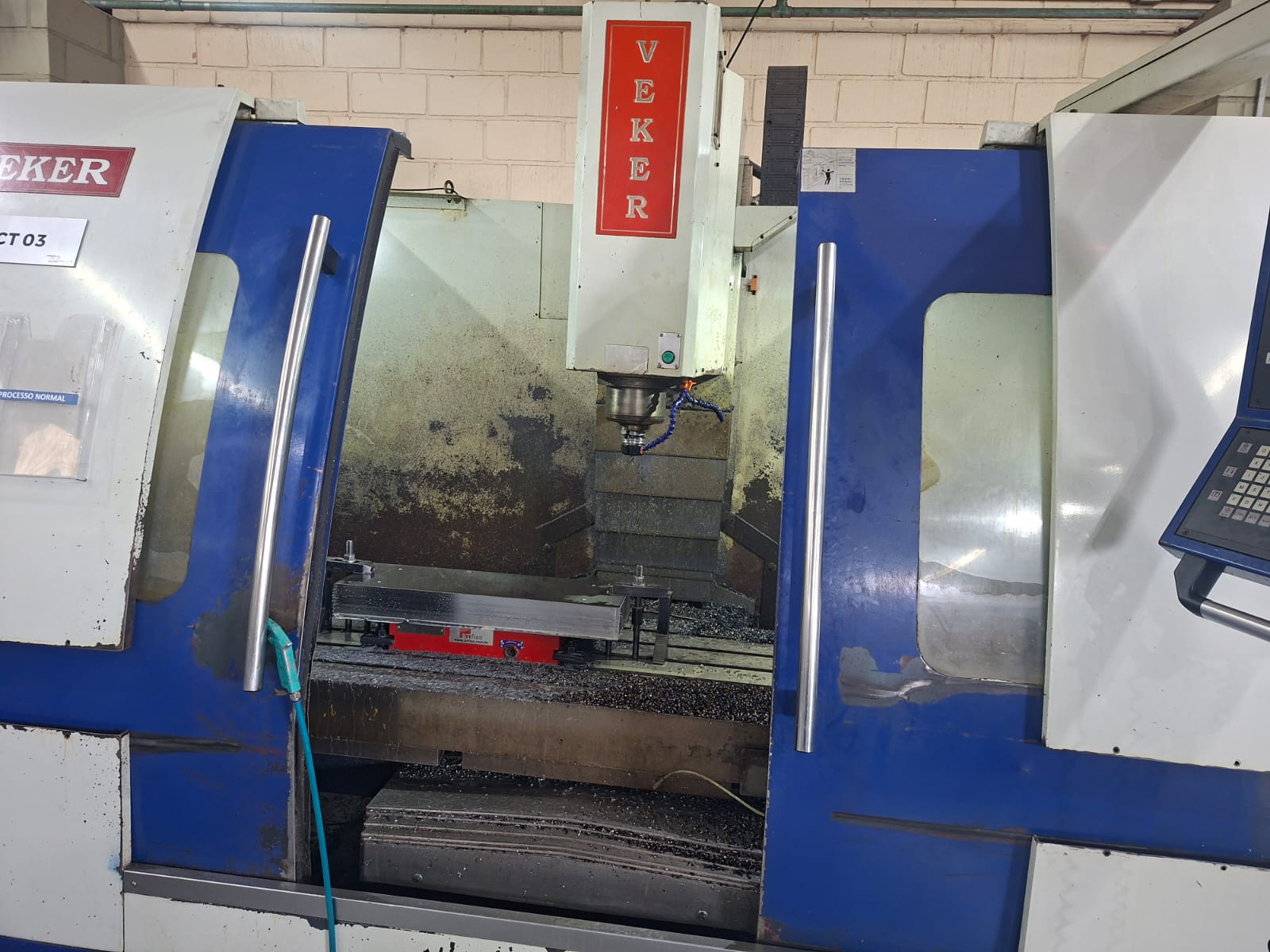 Fresadora CNC – VEKER 4700 D — foto 3