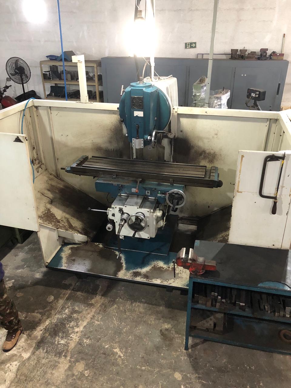 Fresadora Universal – Marca Stankoimport (Russa) — foto 3