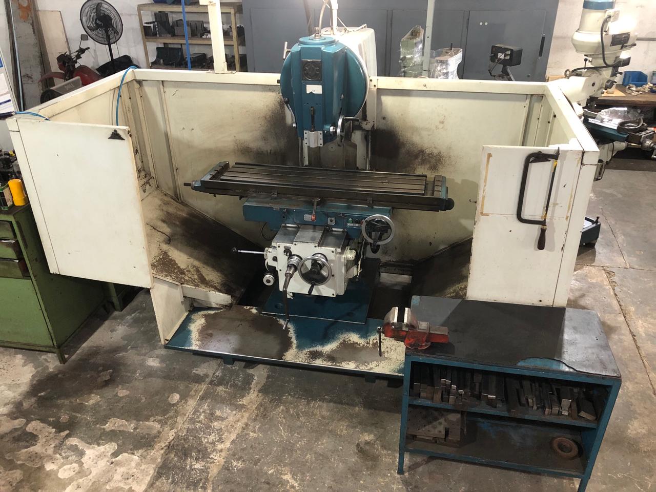 Fresadora Universal – Marca Stankoimport (Russa) — foto 2
