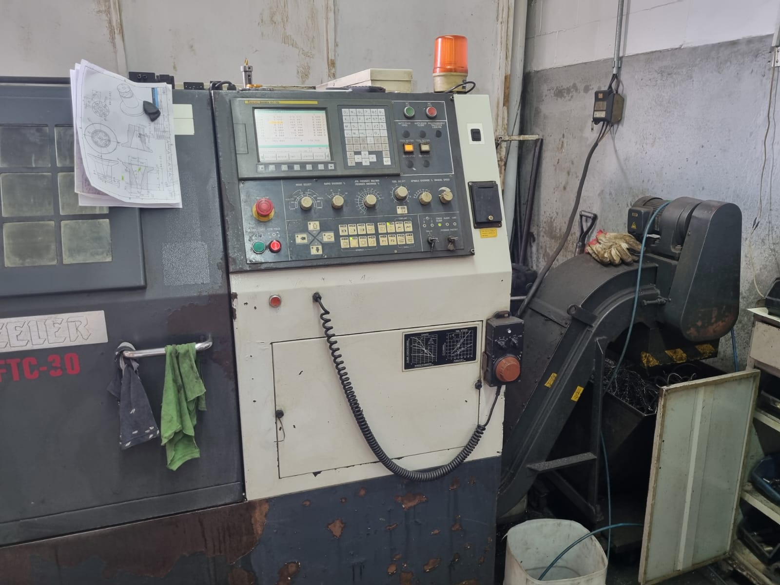 Torno CNC Feeler FTC-30 — foto 3