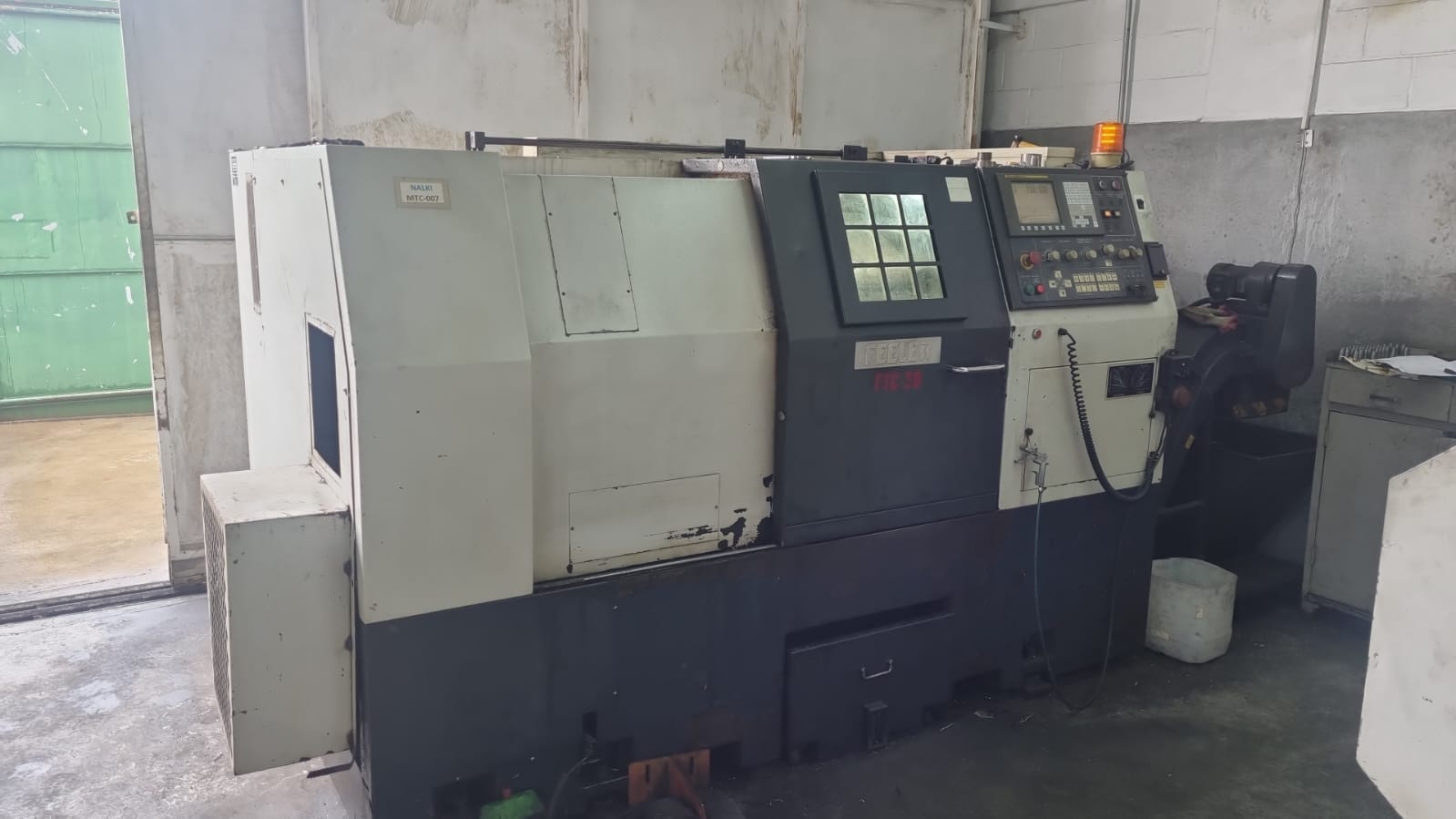 Torno CNC Feeler FTC-30 — foto 2