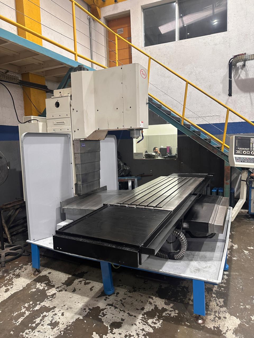 Fresadora CNC Travis M8 — foto 4