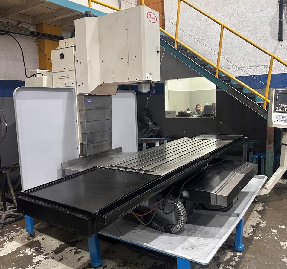 Fresadora CNC Travis M8 — foto 1